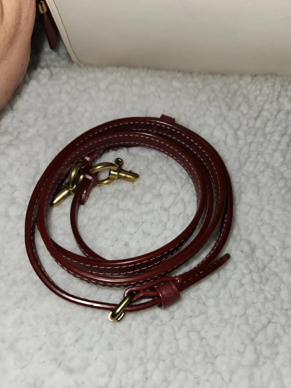 Coach 1941 White And Burgandy Leather Wristlet Or Crossbody - Picture 10 of 14